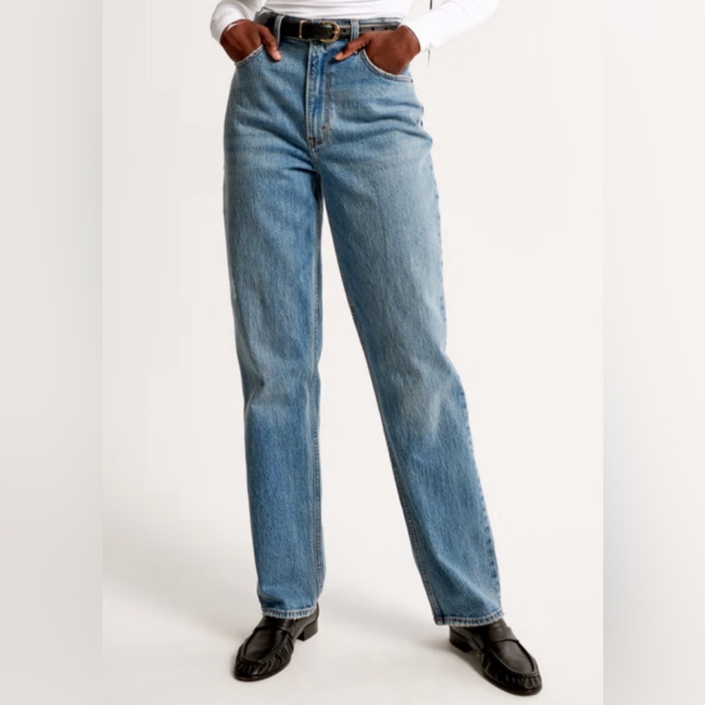 Abercrombie The 90’s Straight Ultra High Rise Jeans Size 2